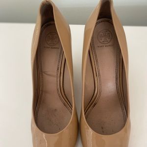 Tory Burch nude wedges